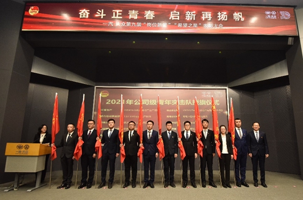中南公司党工团联合开展家属区环境美化志愿服务